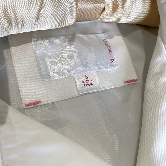 White Spring Trench Coat - Picture 12 of 12